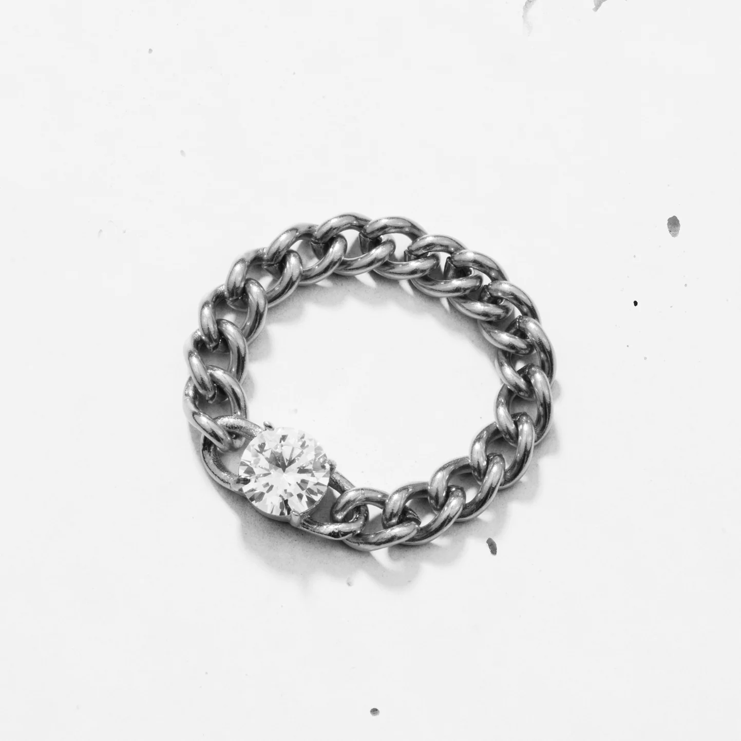 Brilliant Round Chain Ring - Image 4
