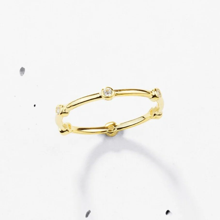 Feather Light Ring | Multi Round Bezel