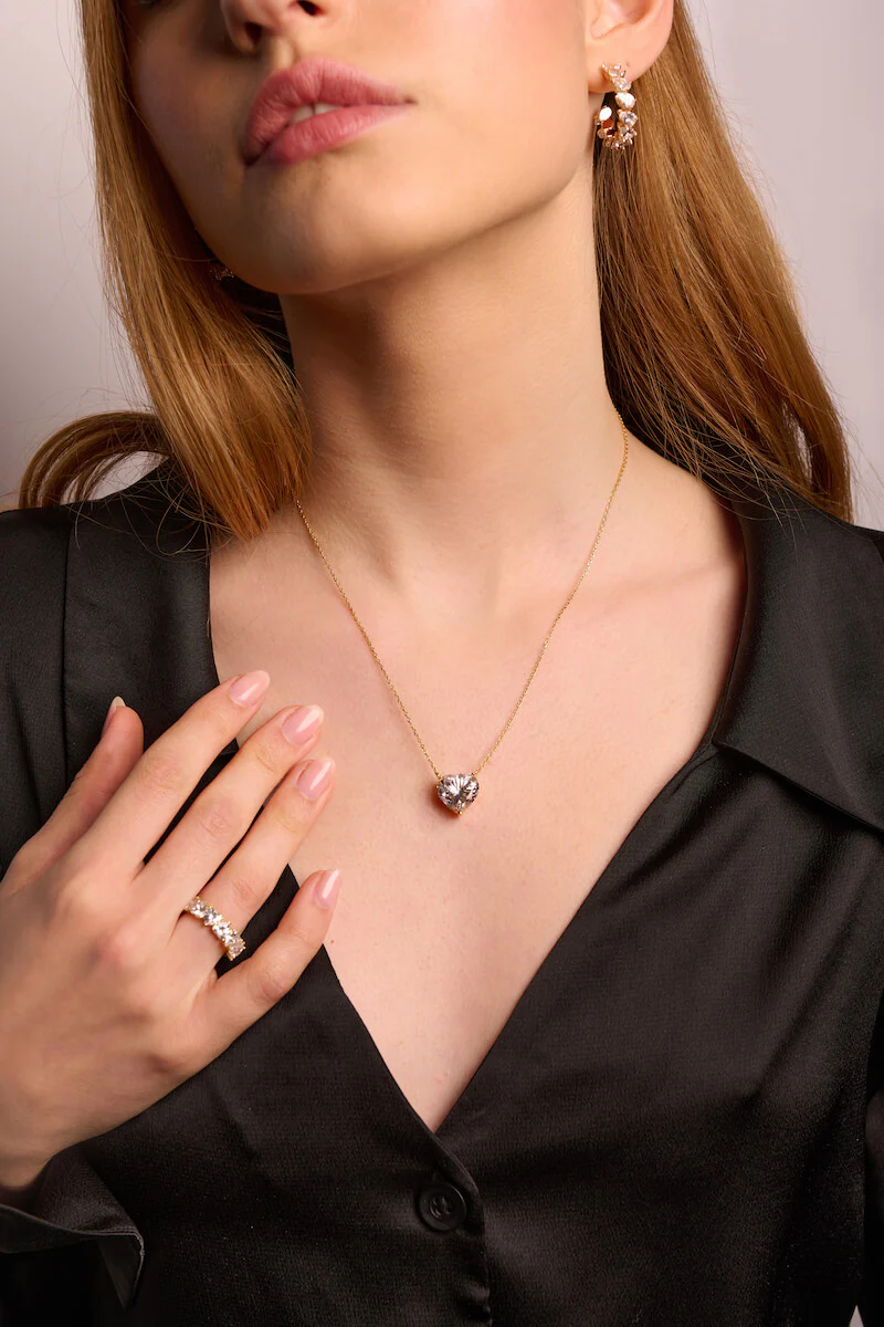 Heart-cut Pendant Necklace - Image 4